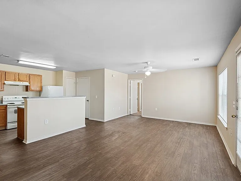 Ironwood Crossing Apartments & Townhomes — Photo 4