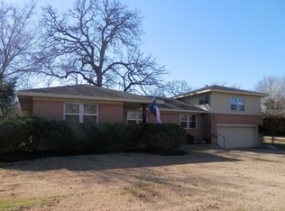 2302 Wayside Dr, Bryan, TX 77802