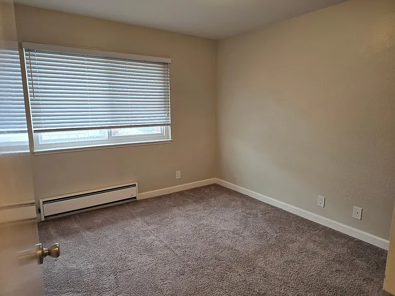 528 Grand Ave #7 — Photo 7