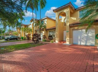 13925 N Forest Oak Cir, Davie, FL 33325