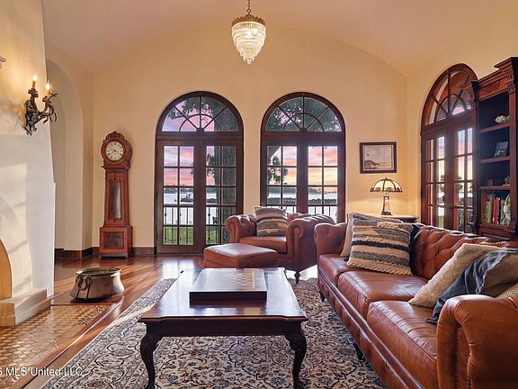 4th image of 13801 Arbor Cir