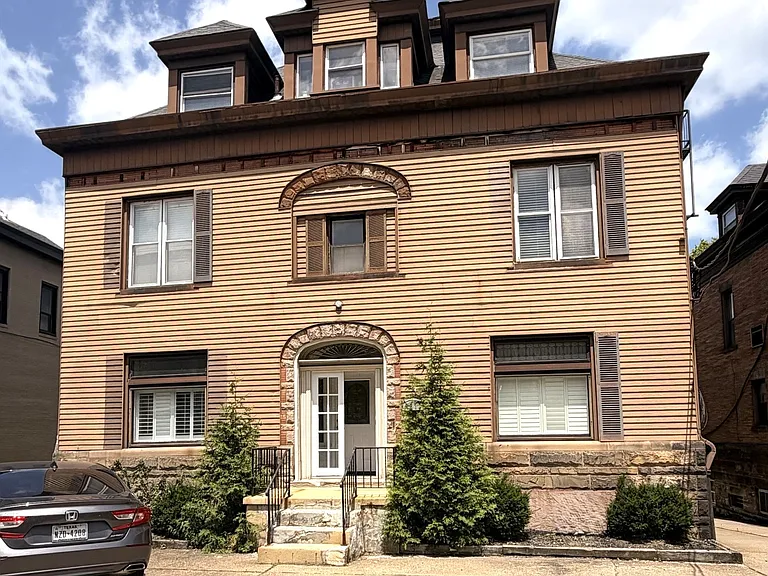5815 5th Ave., Pittsburgh, PA 15232
Shady Side
Private parking (off-street/assigned space)