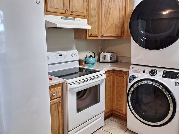 4th image of 137 State St APT 2