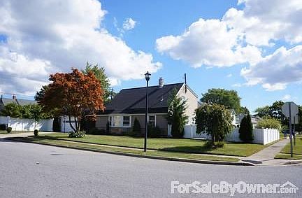 1st image of 2 Gingham Ln