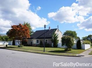 2 Gingham Ln, Levittown, NY 11756