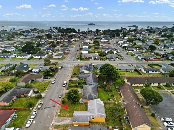 140 E Essex St, Crescent City, CA 95531