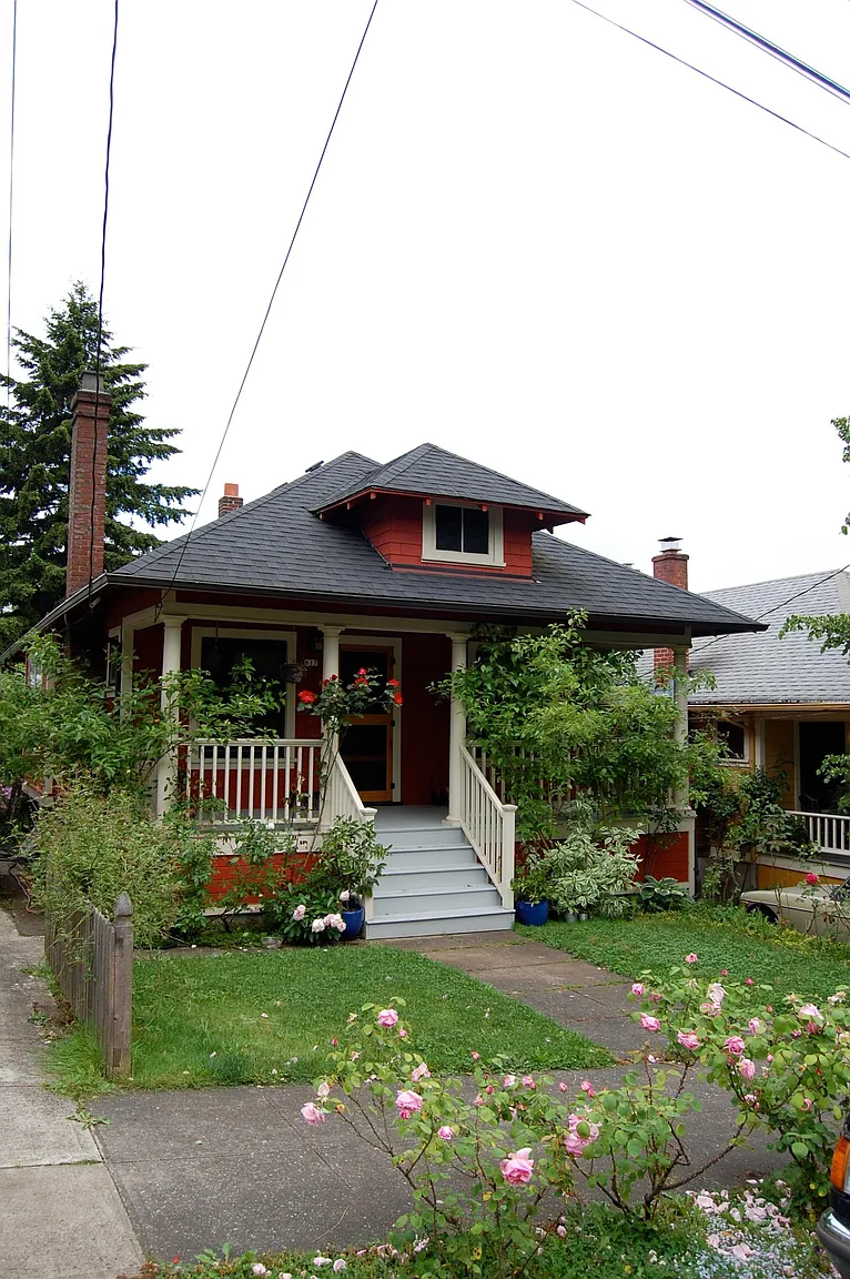 617 SE 54th Ave photo 1