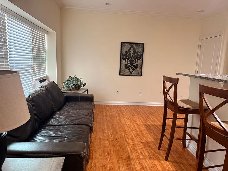 Historical 1 Bedroom Spacious Units! — Photo 17