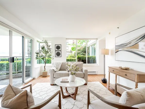 2243 Bellevue Ave #1, West Vancouver, BC V7V 1C5