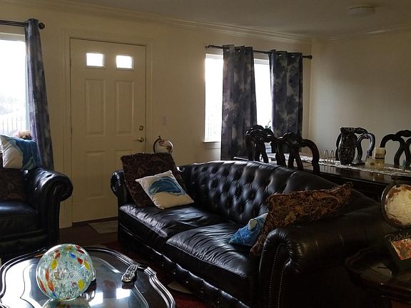 3rd image of 104 Cove Ct
