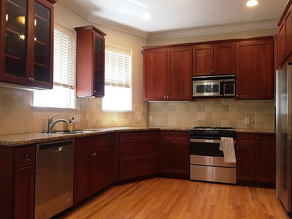 4th image of 1825-1829 Larkin St #1827