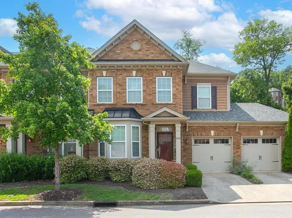 2057 Traemoor Village Dr, Nashville, TN 37209