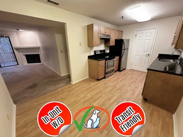 1340 Brook St APT M, Saint Charles, IL