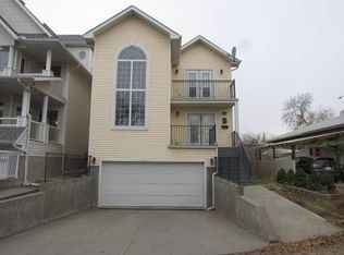 9390 98a St NW #1A, Edmonton, AB T6E3W2