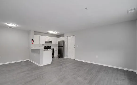 227 W 4th St #2A — Photo 4