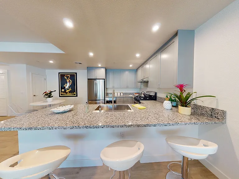 1001 Doubles Dr — Photo 2