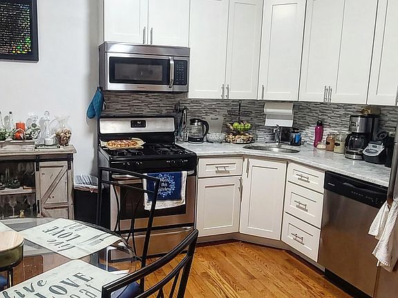 2nd image of 1505 Bayview Ave #1