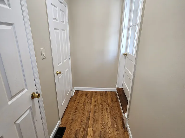 554 Parkvale Ave — Photo 7