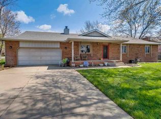 500 S Dexter Ave, Valley Center, KS 67147