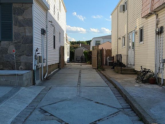 2nd image of 16 Rockville Ave APT B