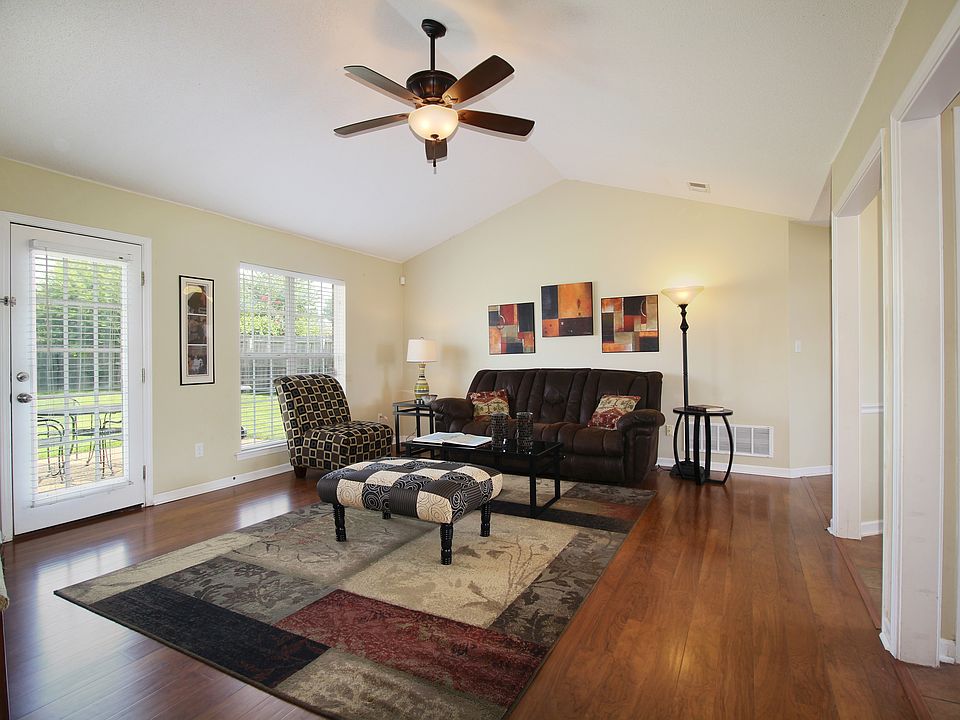 1st image of 9854 Averbury Dr