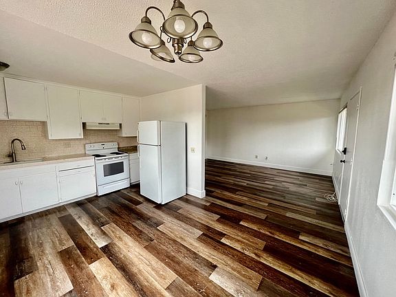 2nd image of 218 Van Buren St #218V-7