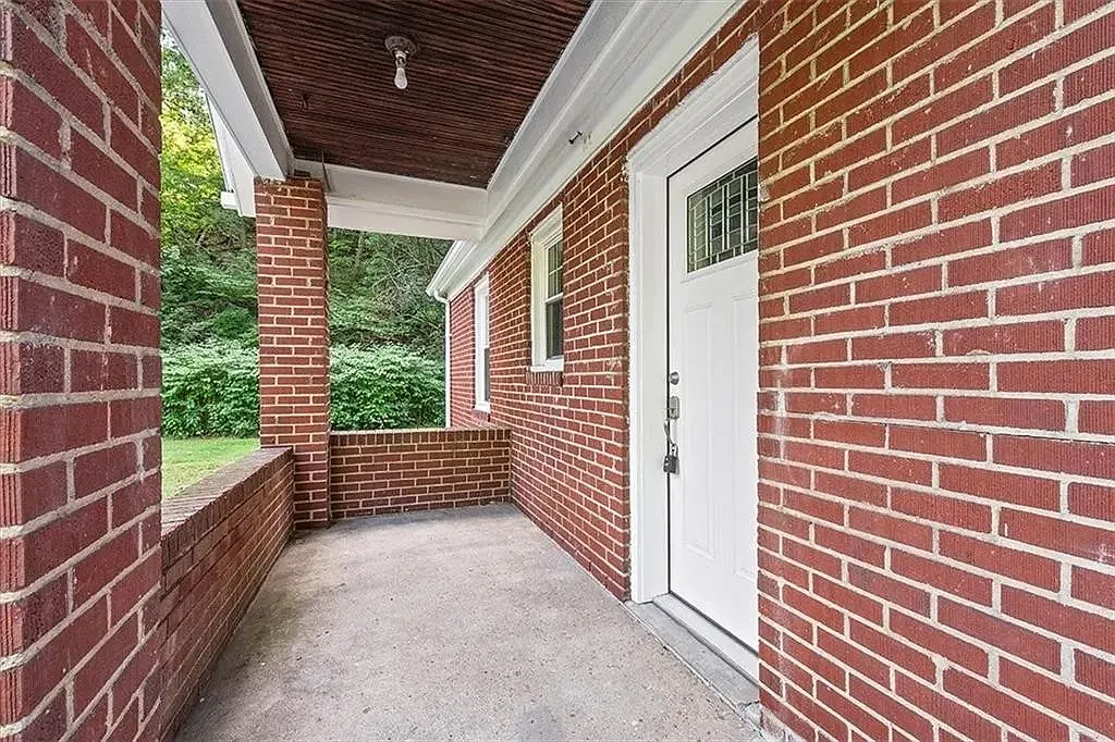 4 bed, 1975 sqft, $2,700 — Photo 4