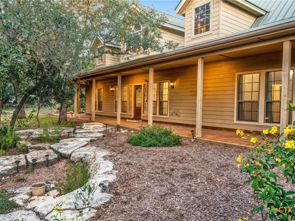1761 Cottonwood Rd, Fischer, TX 78623