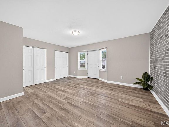 5th image of 860 Loekes Dr