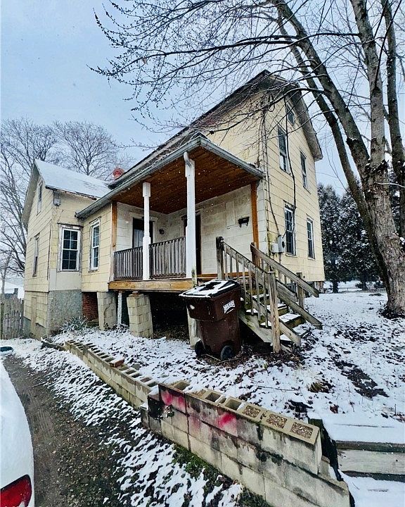 1st image of 915 Front St