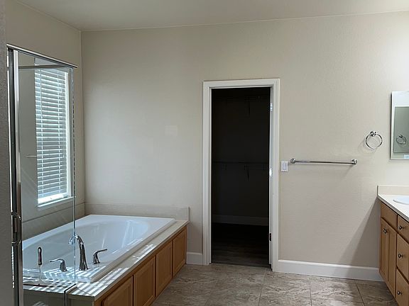 4th image of 725 N Santa Inez Dr