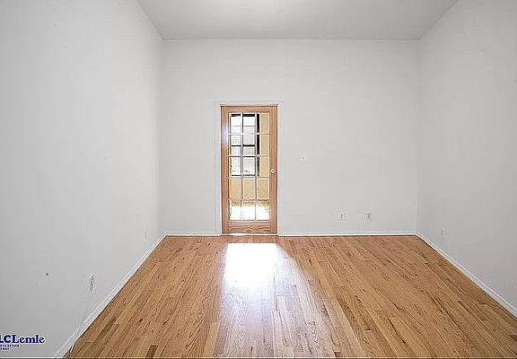 2nd image of 207 E 88th St #3FW