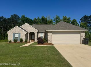 102 Rotherfield Pl, Canton, MS 39046