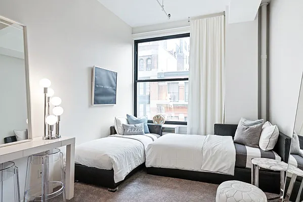 Sold by Level Group | media 18