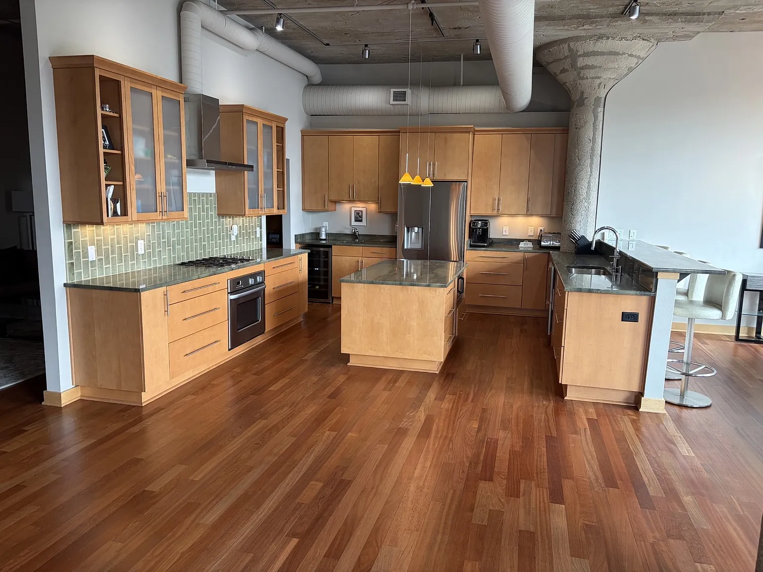 2 bed, 2.5 bath, 2675 sqft, $6,500 — Photo 2