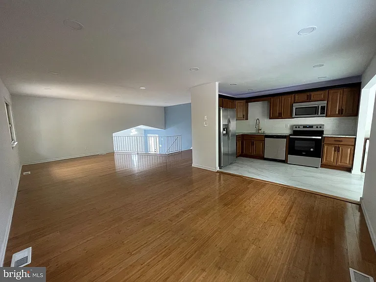 802 Salem Ct — Photo 13