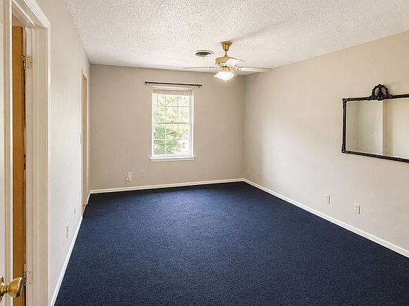 5th image of 504 Aspen Rd