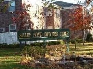 226-44 Kingsbury Ave #B, Oakland Gardens, NY 11364