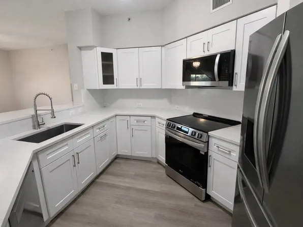 350 Crestwood Cir APT 106, Royal Palm Beach, FL 33411