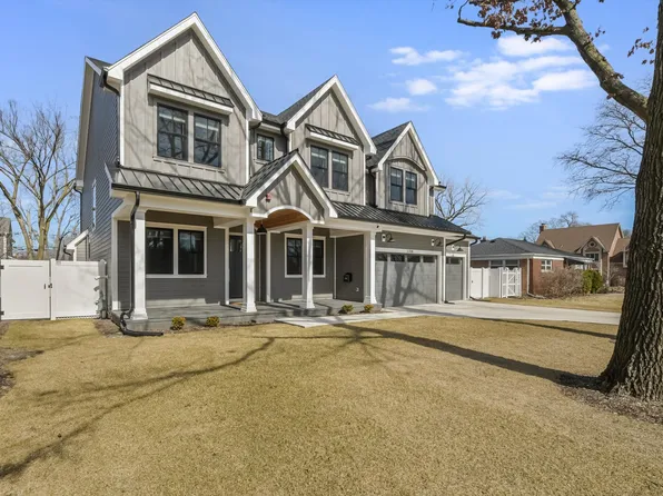 2208 Scott Rd, Northbrook, IL 60062