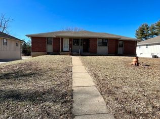 717 NW 6th St APT A, Blue Springs, MO 64014