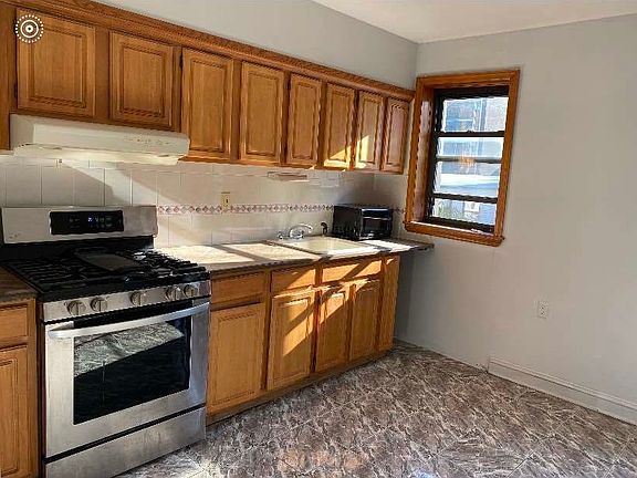 5th image of 936 Atlantic Ave #3