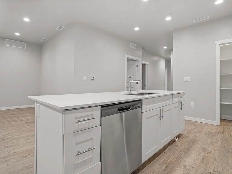 Sparrow Hill Apartments — Photo 17