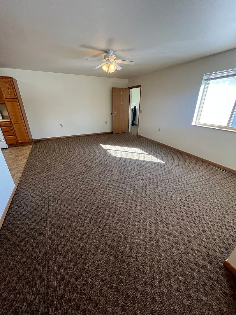 Lampe Estates 295 — Photo 3