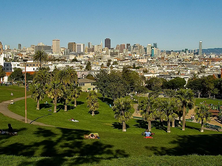 2.5 blocks to Dolores Park.