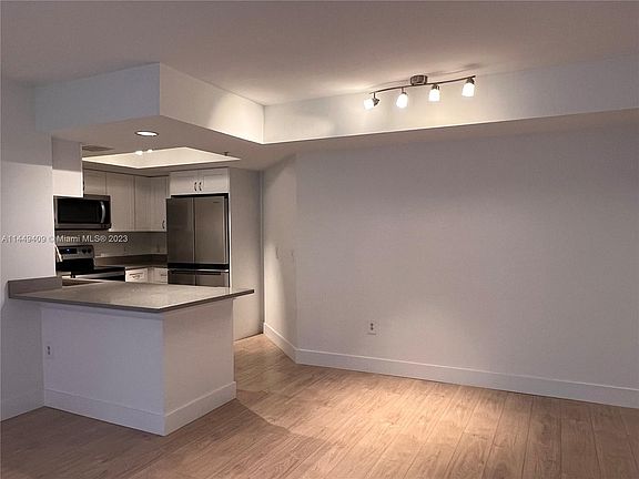 5th image of 2119 SE 10th Ave APT 912