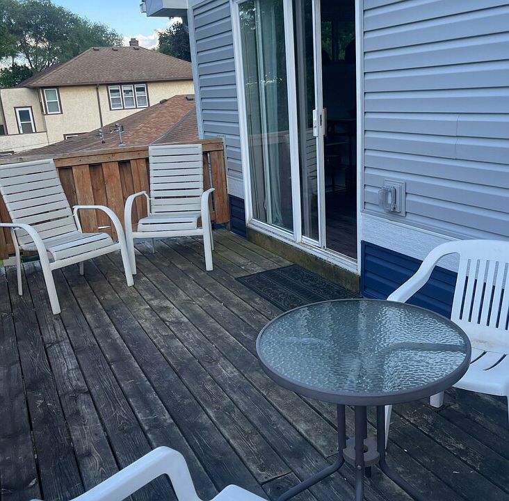 2nd image of 279 Robie St W