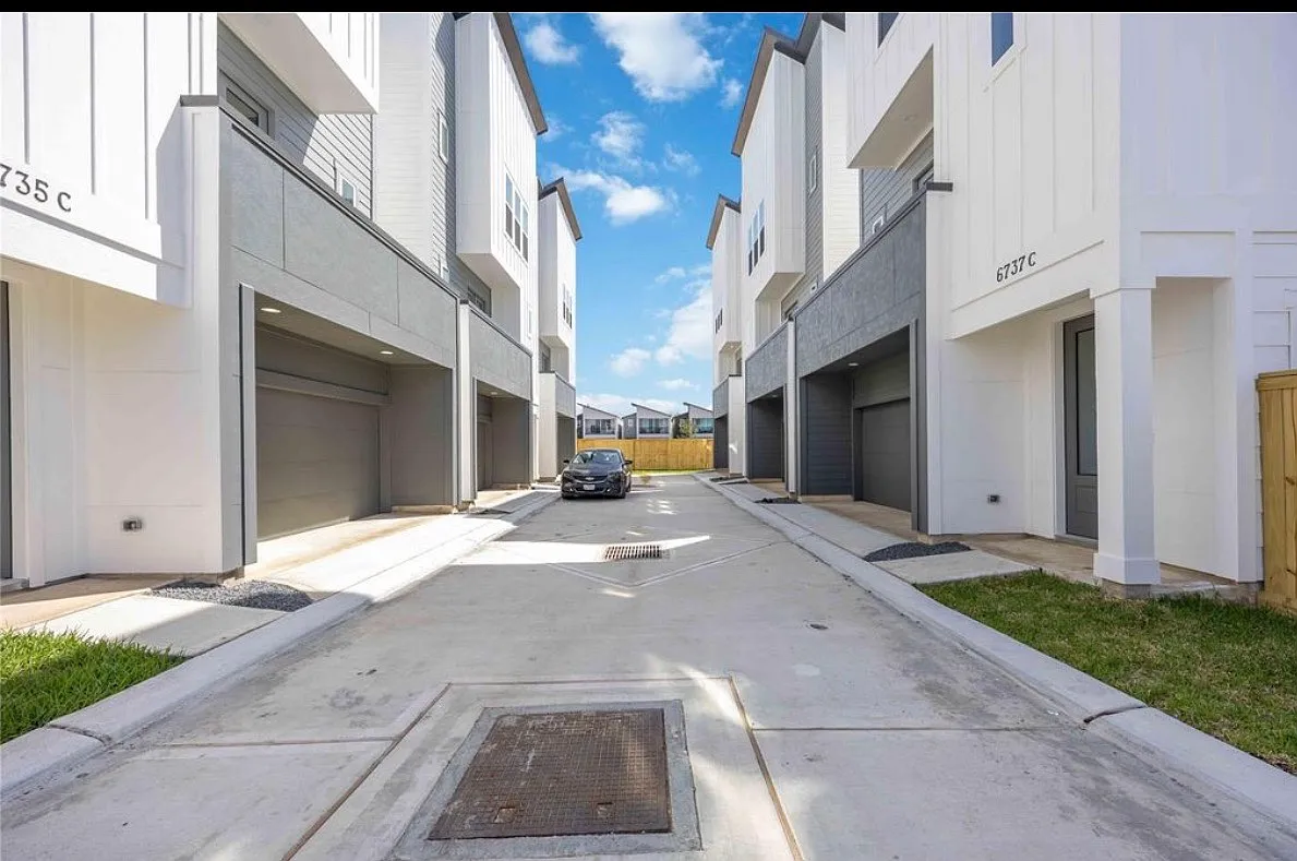 3 bed, 1771 sqft, $2,295 — Photo 2