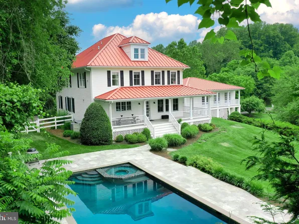 800 Polo Pl, Great Falls, VA 22066