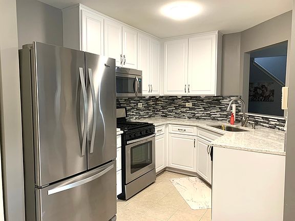 3rd image of 202 E Victoria Cir #202